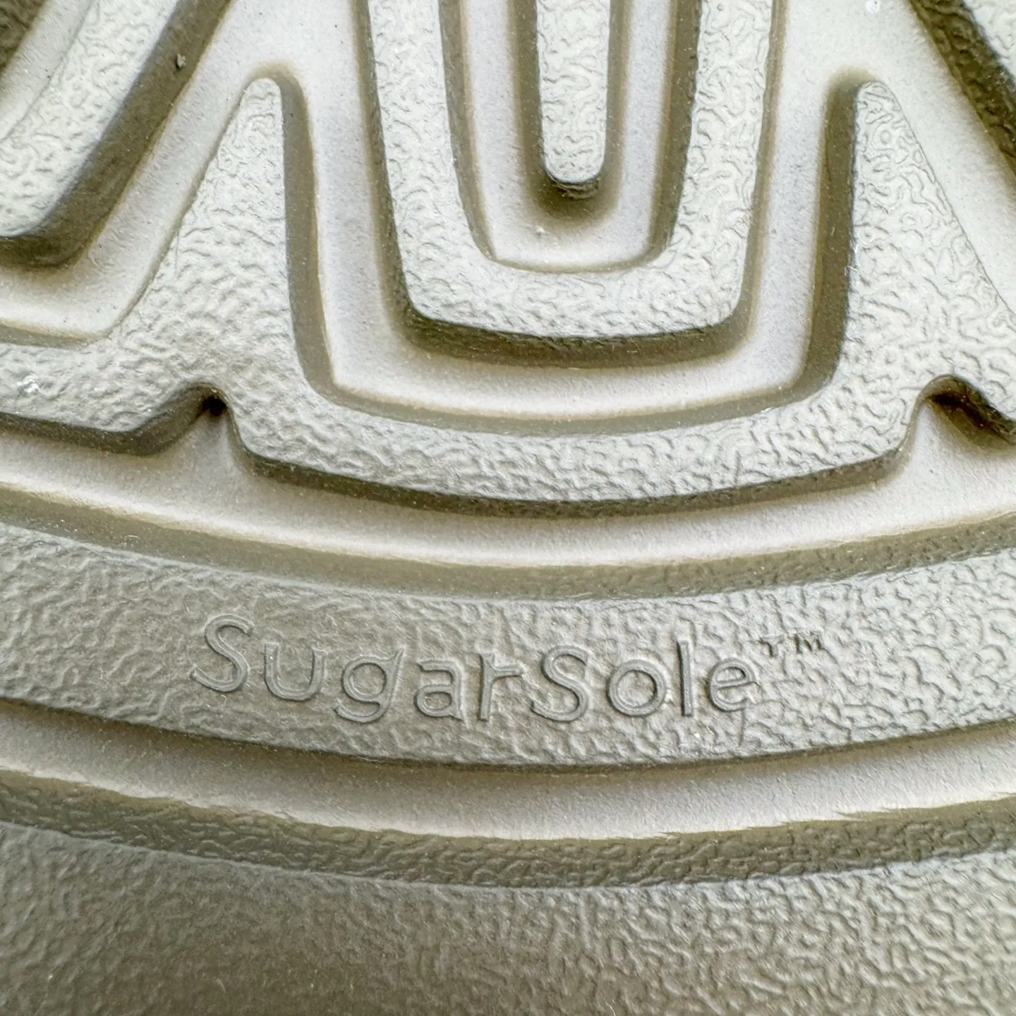 Pick up locally💰640 UGG 4032 Meyer autumn and winter sheepskin and fur integrated snow boots. All shoes are made of ZP from the same factory. Longfeng A-grade Australian imported sheepskin and fur integrated. Men's and women's boots brand OEM production line fully follows the ZP process. OEM original pattern maker adheres to the principle of no original shoes and no development selection. Pay attention to every detail. The most authentic version on the market TREADLITE "Light Wing" technology outsole Lightweight/durable/flexible/pile size: 35 36 37 38 39 40 41 42 43 44 45 Coding: by3936030